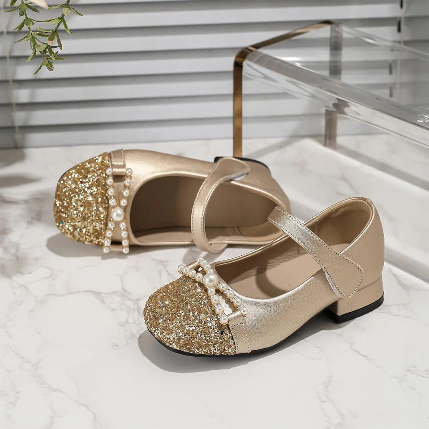 2025 Girls Casual Sandals Breathable Dressy Party Dance Shoes Comfortable Beach Vacation Slides with Ankle Strap Fashion Cute Kids Closed Toe Slippers Summer Slip-On Low Heel Walking Footwear