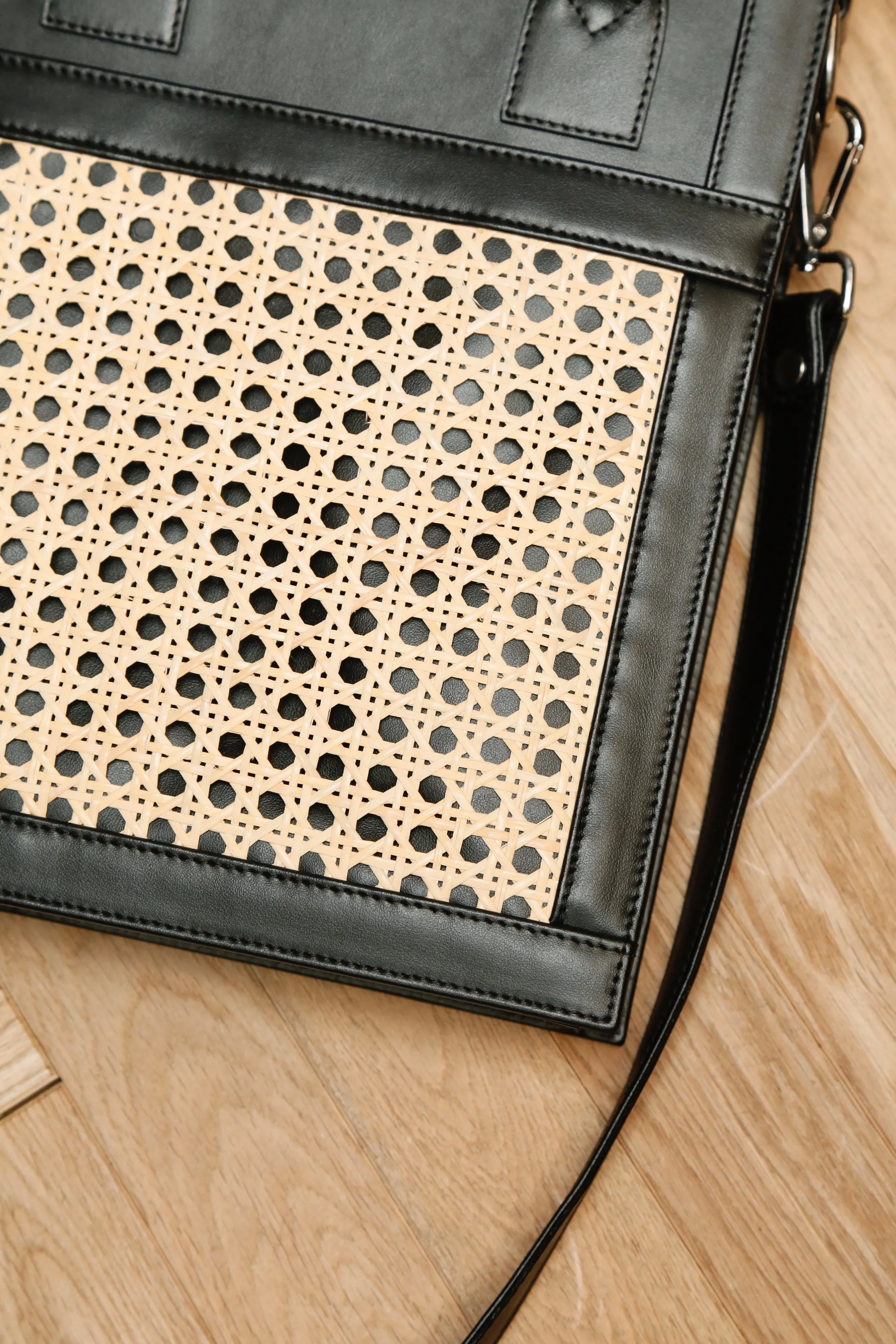 SAGAN VIENNA VIENNA SHOPPER BAG M(NERO-RATTAN BEIGE)