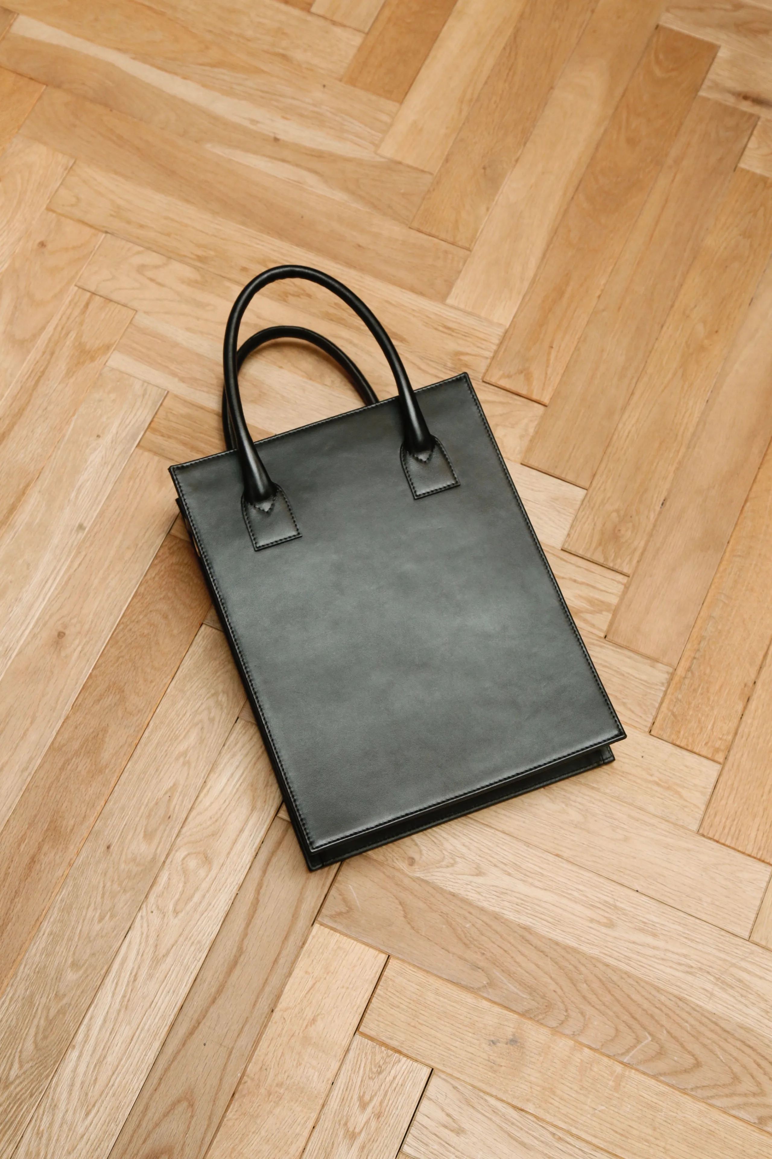 SAGAN VIENNA VIENNA SHOPPER BAG M(NERO-RATTAN BEIGE)